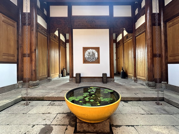 明清阁“上海张总古宅”项目的布局中轴对称,天井四水归堂的格局暗合财源汇聚 明清阁“上海张总古宅”项目的布局中轴对称,天井四水归堂的格局暗合财源汇聚