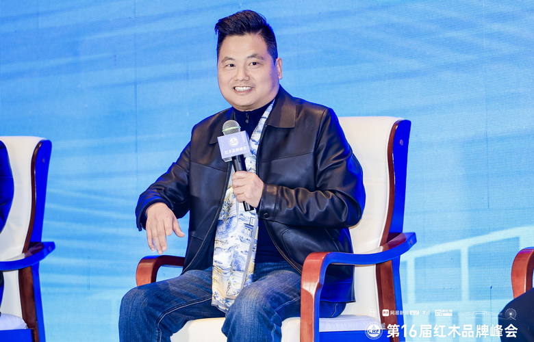 李忠信：拥抱AI  以百花齐放共创品牌新生态