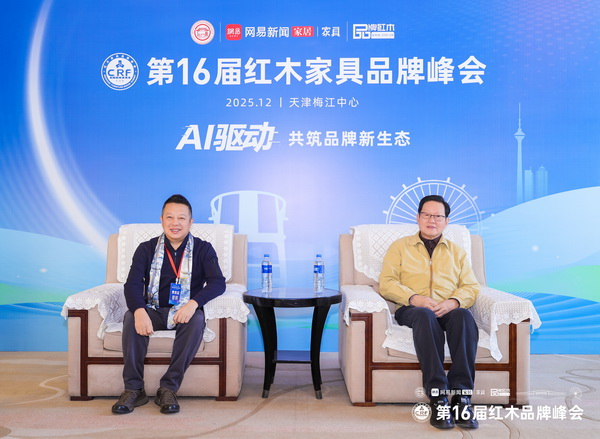 明堂家居总经理张向荣与全国政协十一届委员、全国工商联原副主席程路合影留念 明堂家居总经理张向荣与全国政协十一届委员、全国工商联原副主席程路合影留念