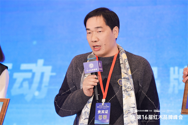 获2025红木家具十大受欢迎品牌，喜迎红红木代表王红阳接受央视主持人采访（附视频）