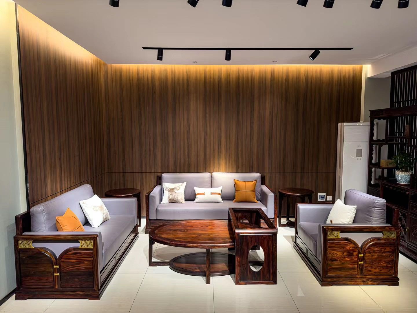 中山印尼黑酸枝家具哪家用料真？推荐鸿泰轩红木