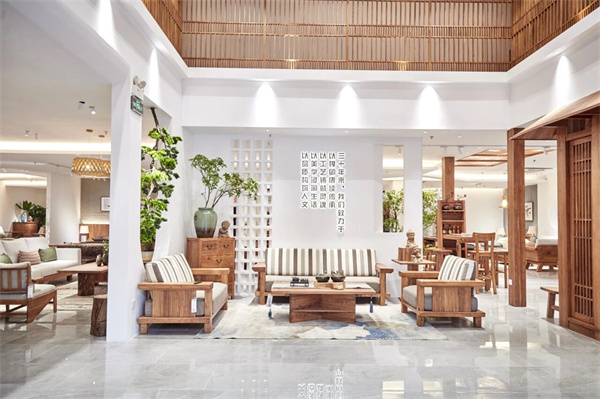 老牌焕新，逆势布局：致远家具总部展厅重装亮相，剑指三月东莞名家具展