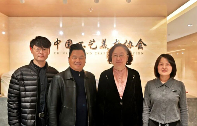 两会时间外的“红木声音”：李忠信的3月北京行，探讨行业的未来！