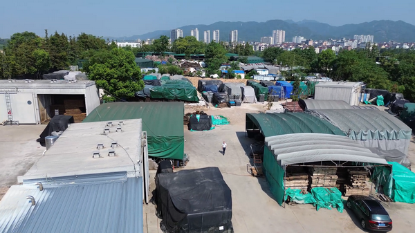 古森红木专注于国标精品红木，拥有超30000平米生产基地