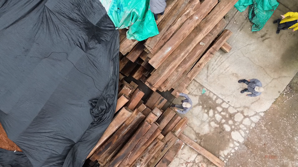 古森红木拥有10000余吨优质原材储备，搭建全方位供应链