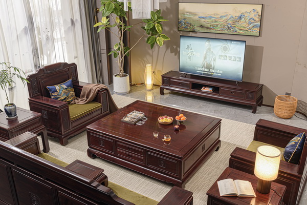 古森红木“忆江南电视柜”，不仅仅能承担日常家具的角色，更是传家之作