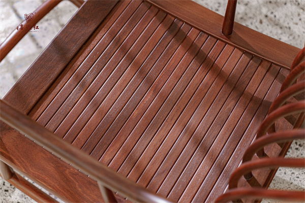 东阳红木十大品牌推荐喜迎红红木：以匠心科技开启红木新章