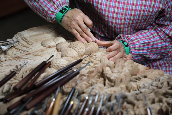 明清阁将浮雕、深雕、透雕等传统技法与现代空间设计相融合