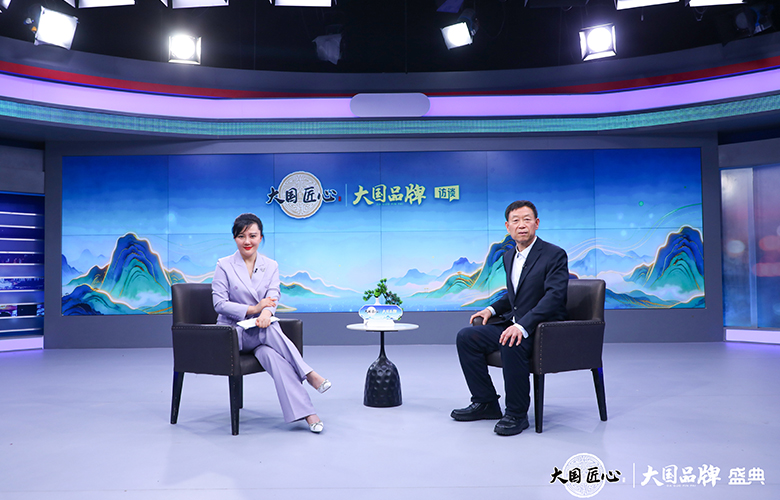 直击现场！巧夺天工红木荣耀亮相“大国品牌盛典”