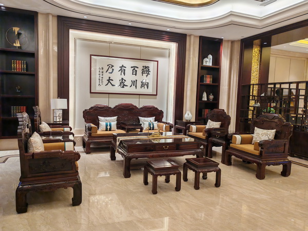 万事红红木潜心钻研微凹黄檀木性,全榫卯非遗技艺贯穿上百道工序 万事红红木潜心钻研微凹黄檀木性,全榫卯非遗技艺贯穿上百道工序