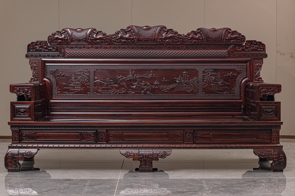 古森红木产品《祥云沙发》,雕刻纹样寓意仕途顺遂、胸襟开阔 古森红木产品《祥云沙发》,雕刻纹样寓意仕途顺遂、胸襟开阔
