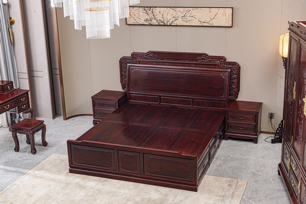 古森红木产品《盛世年华大床》,床头雕松鼠葡萄纹,寓意多子多福、家业兴旺 古森红木产品《盛世年华大床》,床头雕松鼠葡萄纹,寓意多子多福、家业兴旺