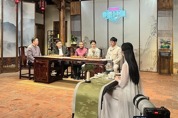 《非遗里的中国》节目录制现场选用东方古典提供的茶台