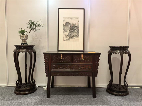 东阳高端红酸枝家具有哪些？东邦红木选材到创新，成就家具典藏之美