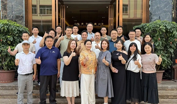 聚匠心，谋新局｜中山工美组团赴国方家居参观交流