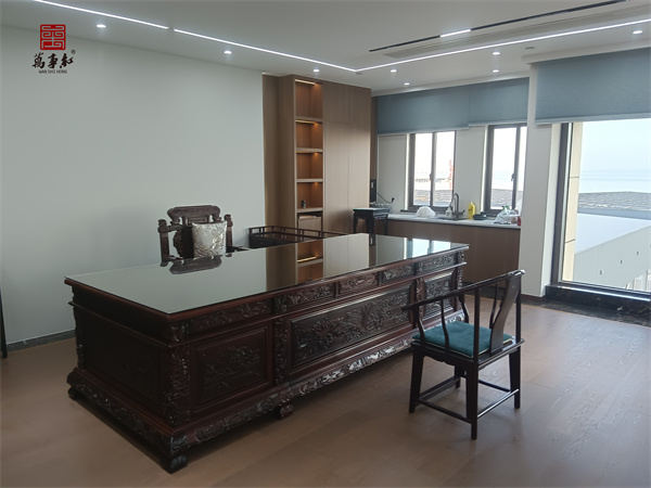 ​ 微凹黄檀家具：万事红红木的中式雅韵