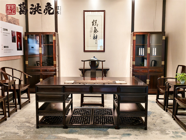 小叶紫檀家具做的比较好的品牌有哪些？葛洪亮红木，匠造紫檀臻品