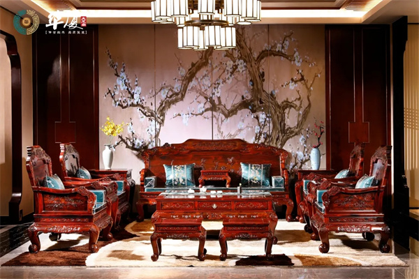 华厦·大不同：巧用“混搭”魔法，红木家具如何逆袭“吃土”命运？