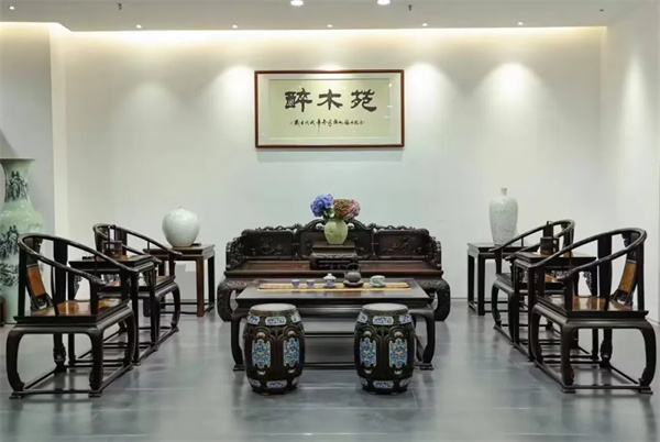 广州吉盛伟邦买小叶紫檀怕踩坑？这家真材实料值得看——醉木苑红木