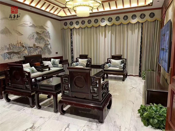 微凹黄檀品牌怎么挑？万事红木：二十余载专注，匠心传承